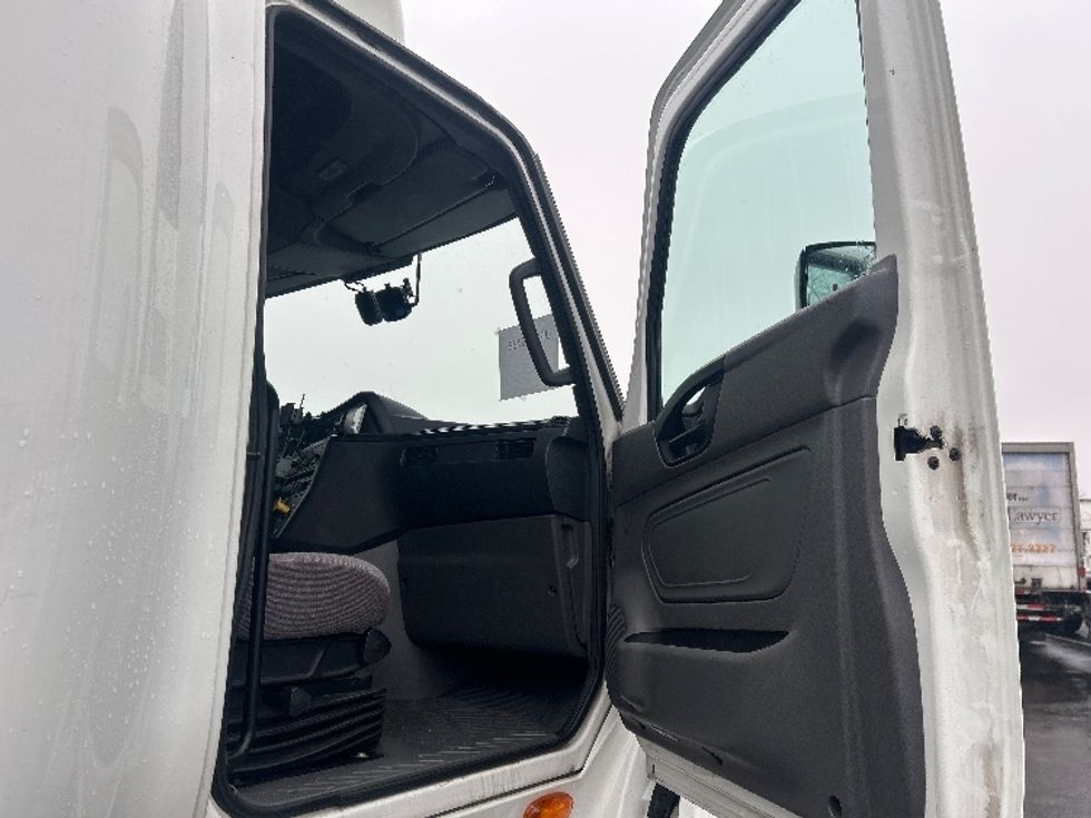 Sleeper Tractor-Heavy Duty Tractors-International-2023-LT625-Pennsauken-NJ-595,030\n\t\tmiles-$ 45,750 - Image 13