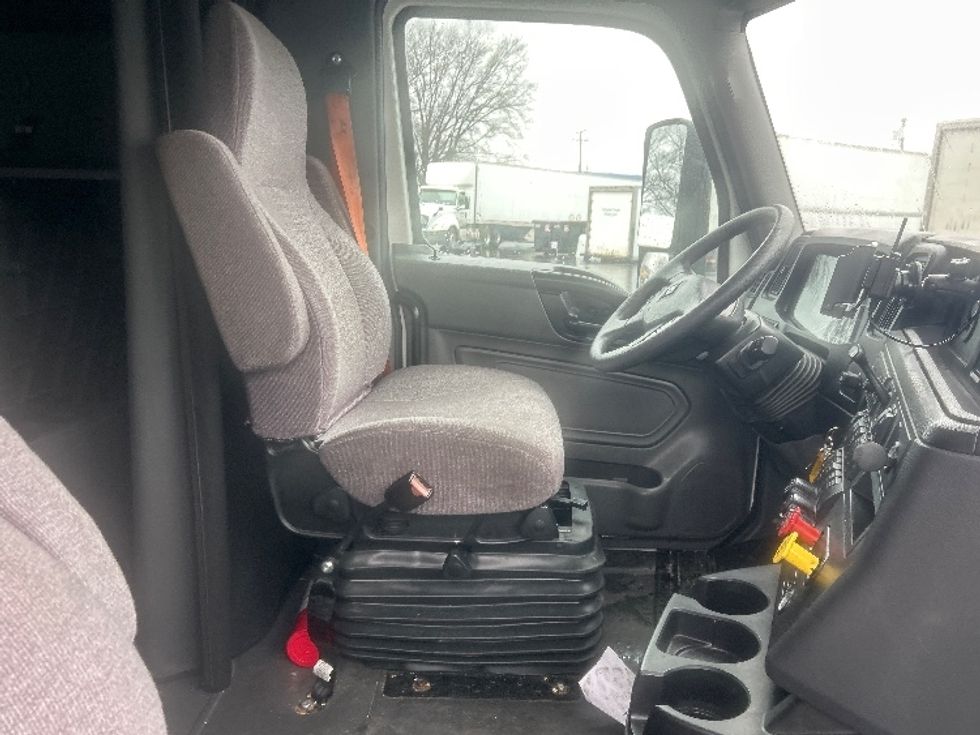 Sleeper Tractor-Heavy Duty Tractors-International-2023-LT625-Pennsauken-NJ-595,030\n\t\tmiles-$ 45,750 - Image 15