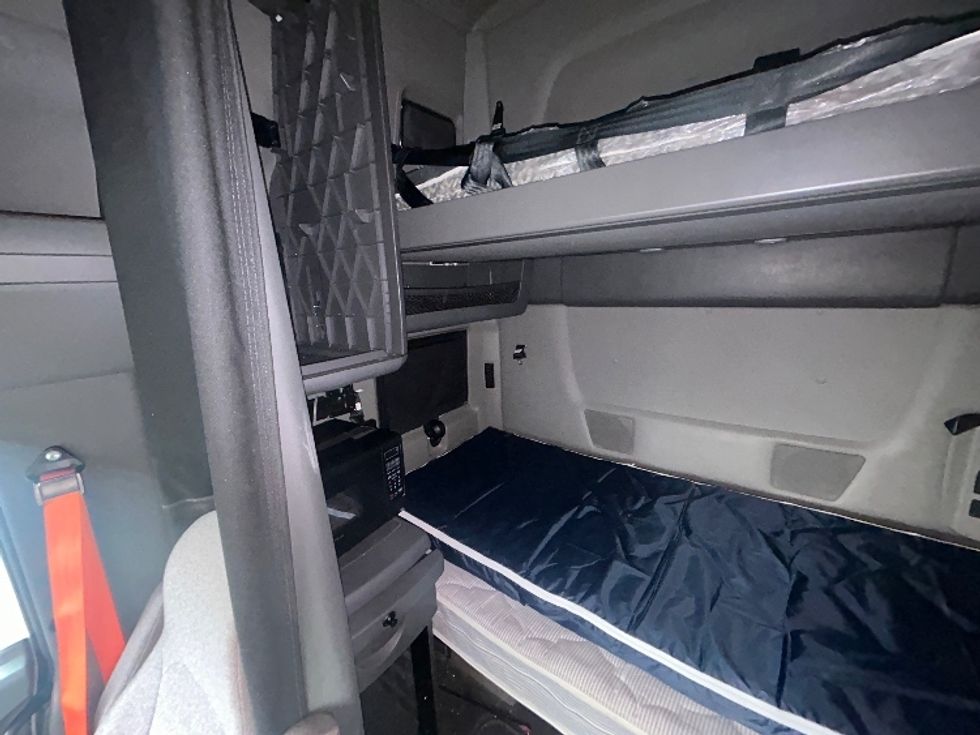 Sleeper Tractor-Heavy Duty Tractors-International-2023-LT625-Pennsauken-NJ-595,030\n\t\tmiles-$ 45,750 - Image 19