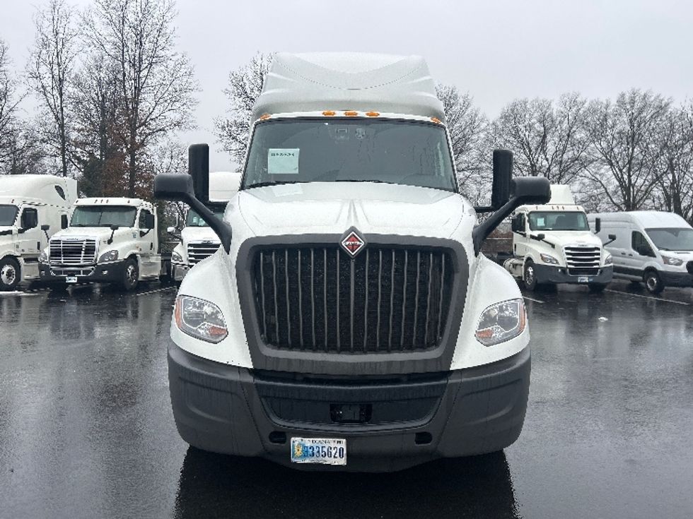 Sleeper Tractor-Heavy Duty Tractors-International-2023-LT625-Pennsauken-NJ-595,030\n\t\tmiles-$ 45,750 - Image 2