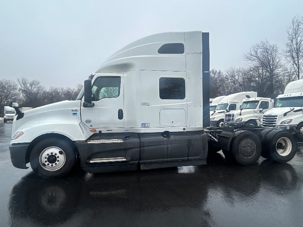 Sleeper Tractor-Heavy Duty Tractors-International-2023-LT625-Pennsauken-NJ-595,030\n\t\tmiles-$ 45,750 - Image 4