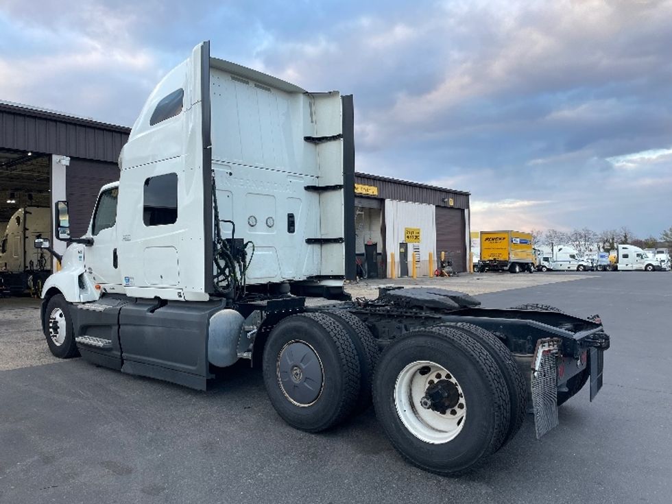 Sleeper Tractor-Heavy Duty Tractors-International-2023-LT625-Pennsauken-NJ-595,030\n\t\tmiles-$ 45,750 - Image 5