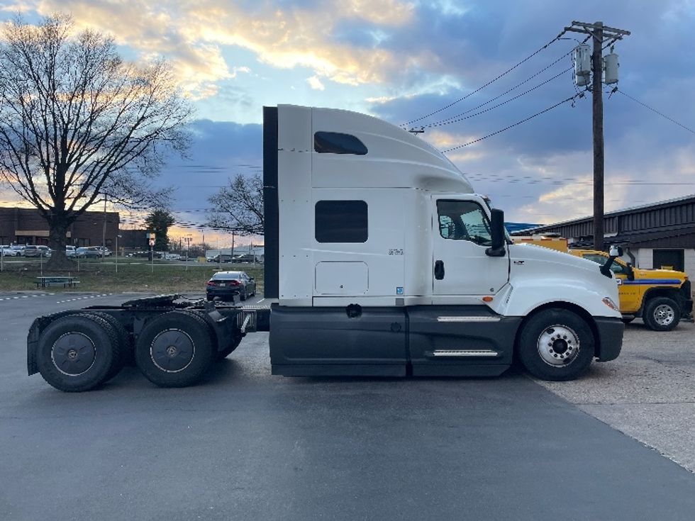 Sleeper Tractor-Heavy Duty Tractors-International-2023-LT625-Pennsauken-NJ-595,030\n\t\tmiles-$ 45,750 - Image 8