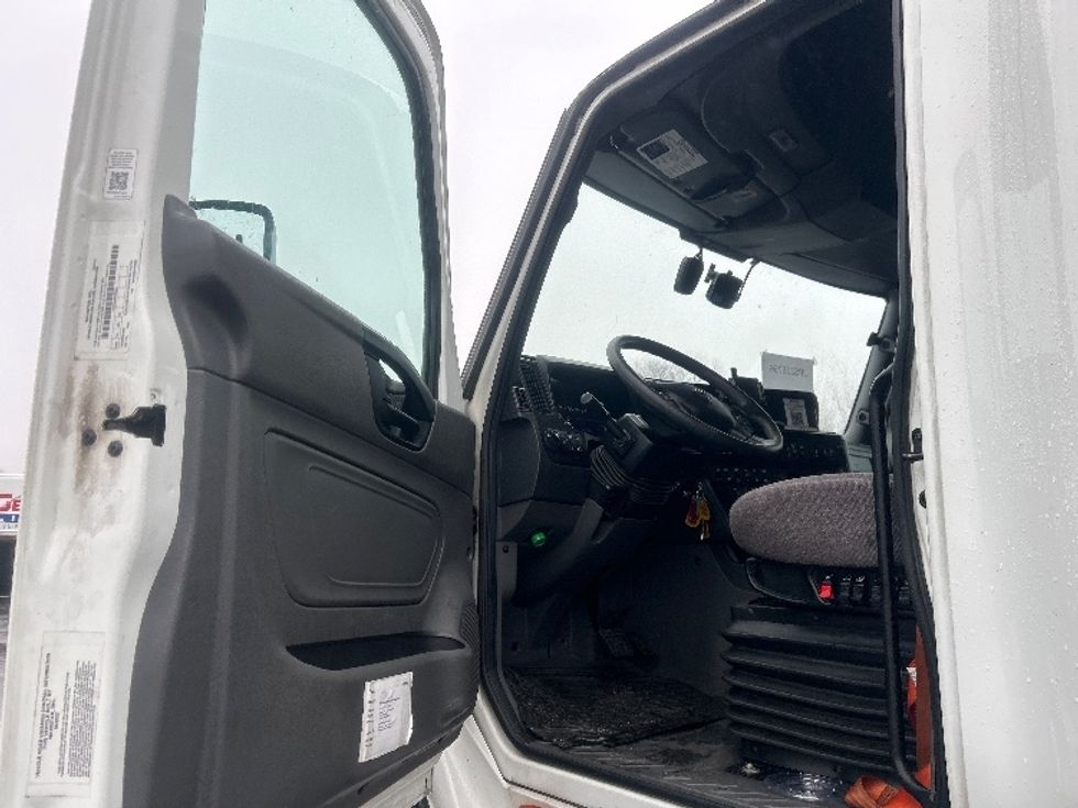 Sleeper Tractor-Heavy Duty Tractors-International-2023-LT625-Pennsauken-NJ-595,030\n\t\tmiles-$ 45,750 - Image 9