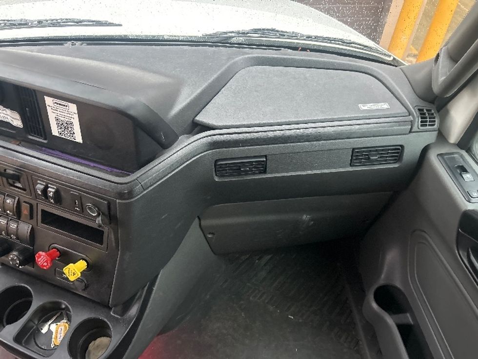 Sleeper Tractor-Heavy Duty Tractors-International-2023-LT625-Pennsauken-NJ-603,754\n\t\tmiles-$ 45,250 - Image 14