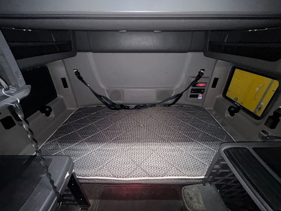 Sleeper Tractor-Heavy Duty Tractors-International-2023-LT625-Pennsauken-NJ-603,754\n\t\tmiles-$ 45,250 - Image 17