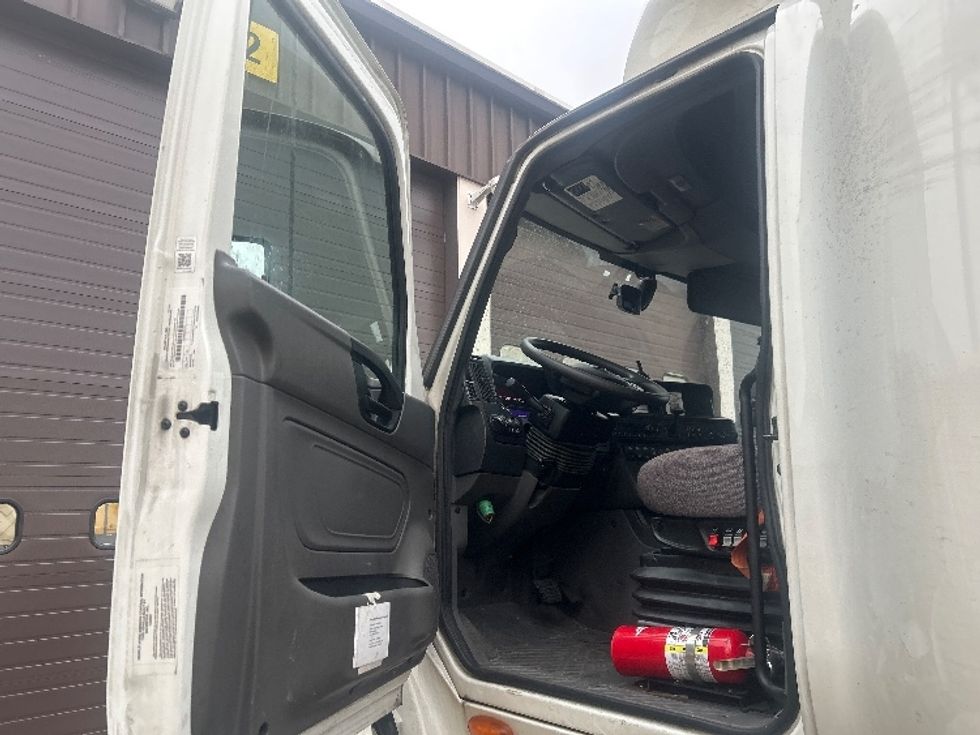 Sleeper Tractor-Heavy Duty Tractors-International-2023-LT625-Pennsauken-NJ-603,754\n\t\tmiles-$ 45,250 - Image 9