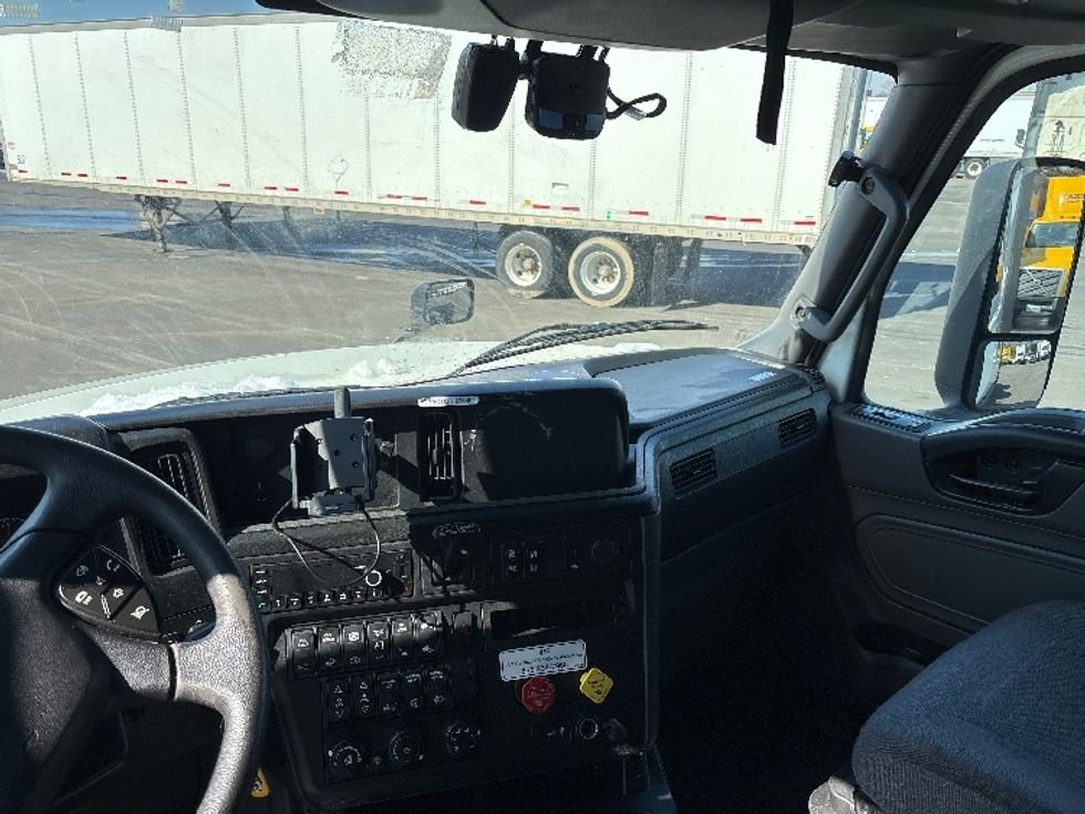 Sleeper Tractor-Heavy Duty Tractors-International-2023-LT625-Pennsauken-NJ-653,580\n\t\tmiles-$ 40,500 - Image 12