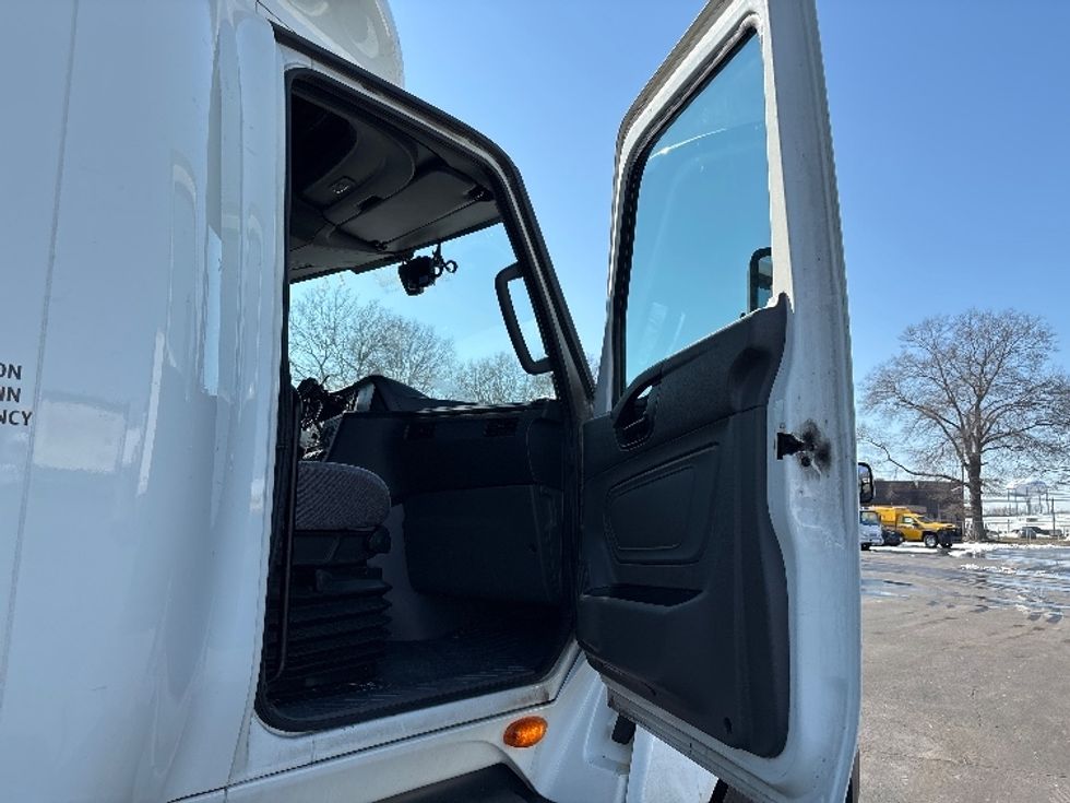 Sleeper Tractor-Heavy Duty Tractors-International-2023-LT625-Pennsauken-NJ-653,580\n\t\tmiles-$ 40,500 - Image 13