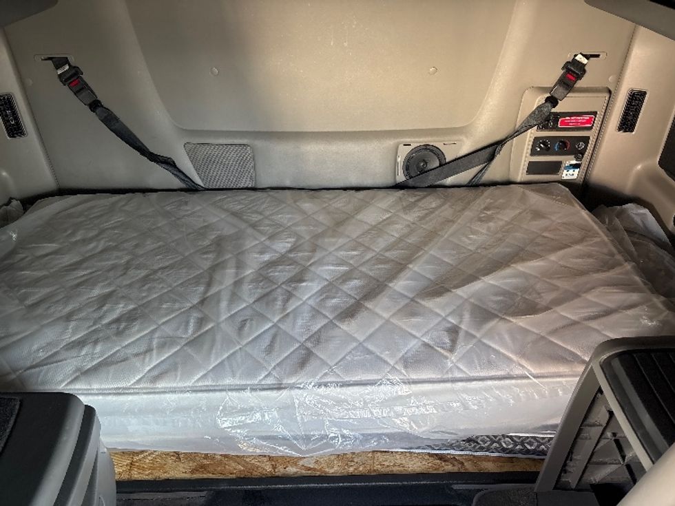 Sleeper Tractor-Heavy Duty Tractors-International-2023-LT625-Pennsauken-NJ-653,580\n\t\tmiles-$ 40,500 - Image 17