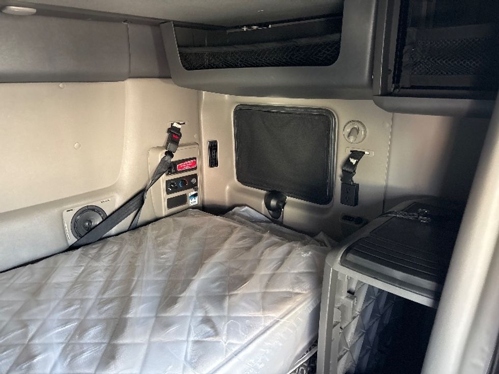 Sleeper Tractor-Heavy Duty Tractors-International-2023-LT625-Pennsauken-NJ-653,580\n\t\tmiles-$ 40,500 - Image 18