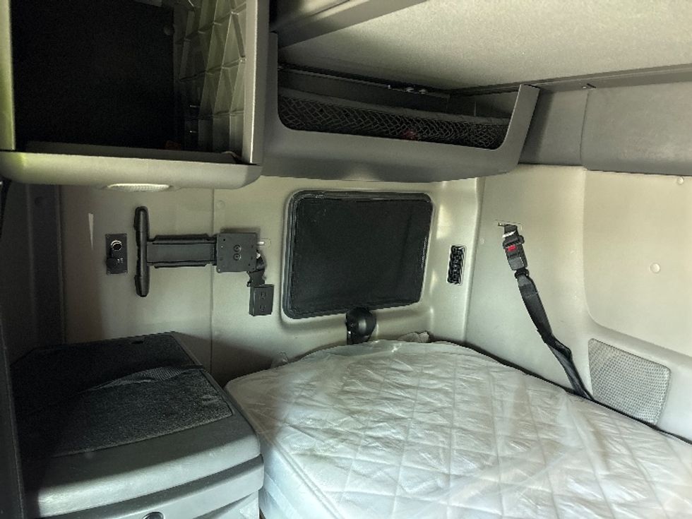 Sleeper Tractor-Heavy Duty Tractors-International-2023-LT625-Pennsauken-NJ-653,580\n\t\tmiles-$ 40,500 - Image 19