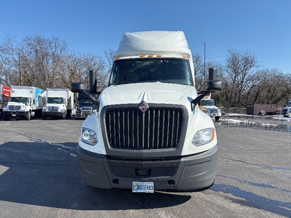 Sleeper Tractor-Heavy Duty Tractors-International-2023-LT625-Pennsauken-NJ-653,580\n\t\tmiles-$ 40,500 - Image 2