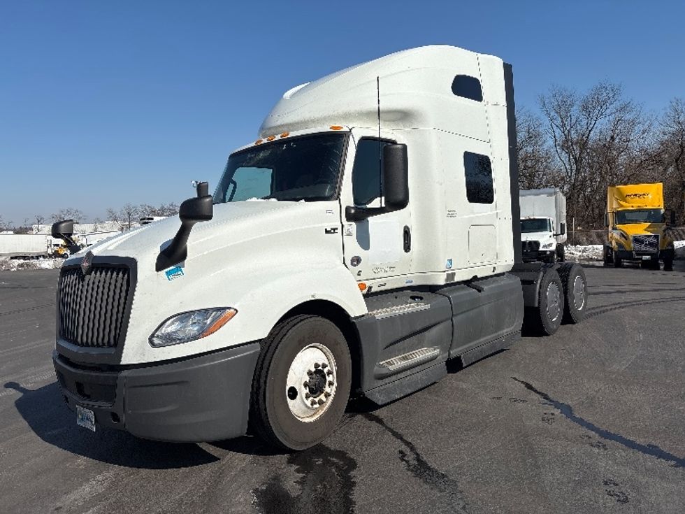 Sleeper Tractor-Heavy Duty Tractors-International-2023-LT625-Pennsauken-NJ-653,580\n\t\tmiles-$ 40,500 - Image 3
