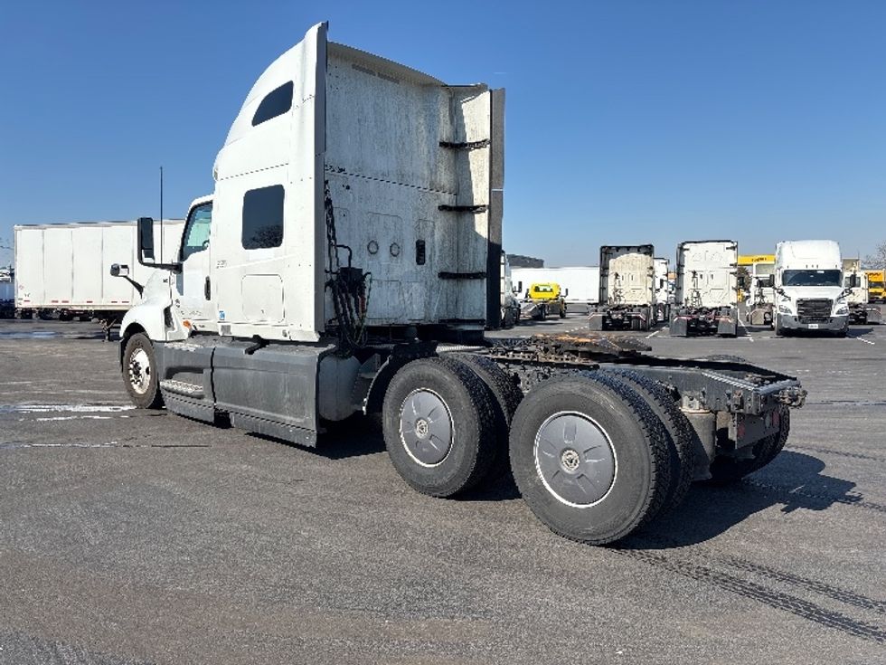 Sleeper Tractor-Heavy Duty Tractors-International-2023-LT625-Pennsauken-NJ-653,580\n\t\tmiles-$ 40,500 - Image 5