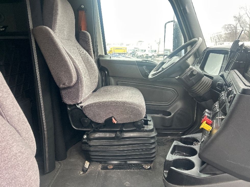 Sleeper Tractor-Heavy Duty Tractors-International-2023-LT625-Pennsauken-NJ-703,499\n\t\tmiles-$ 35,750 - Image 15