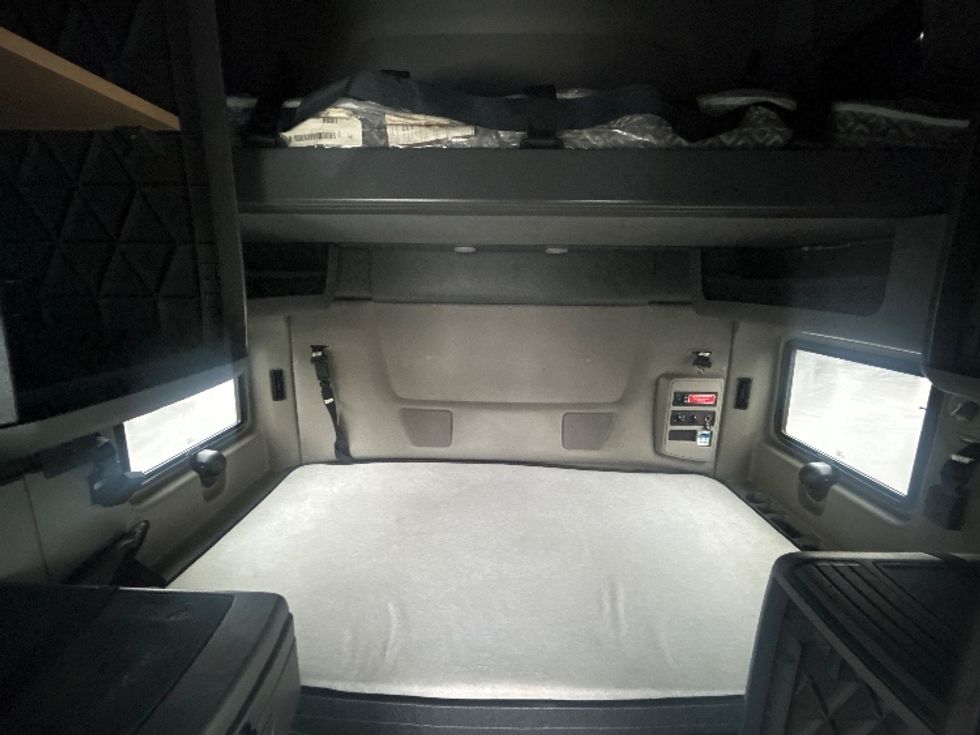 Sleeper Tractor-Heavy Duty Tractors-International-2023-LT625-Pennsauken-NJ-703,499\n\t\tmiles-$ 35,750 - Image 16