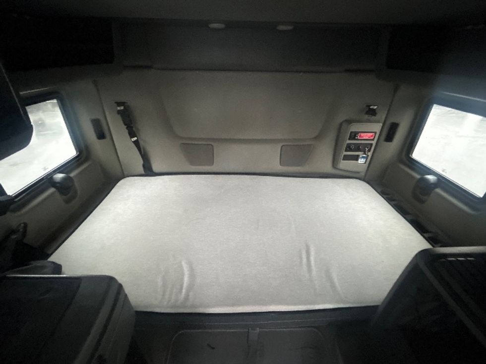 Sleeper Tractor-Heavy Duty Tractors-International-2023-LT625-Pennsauken-NJ-703,499\n\t\tmiles-$ 35,750 - Image 17