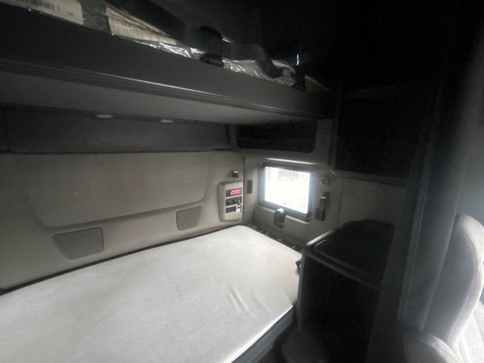 Sleeper Tractor-Heavy Duty Tractors-International-2023-LT625-Pennsauken-NJ-703,499\n\t\tmiles-$ 35,750 - Image 18