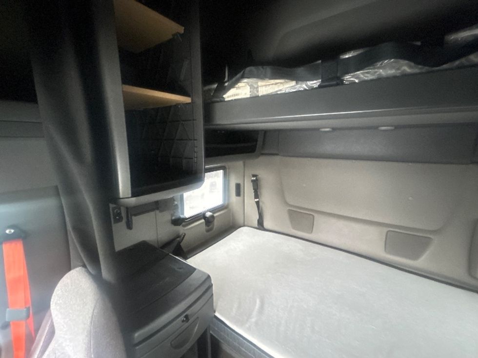 Sleeper Tractor-Heavy Duty Tractors-International-2023-LT625-Pennsauken-NJ-703,499\n\t\tmiles-$ 35,750 - Image 19