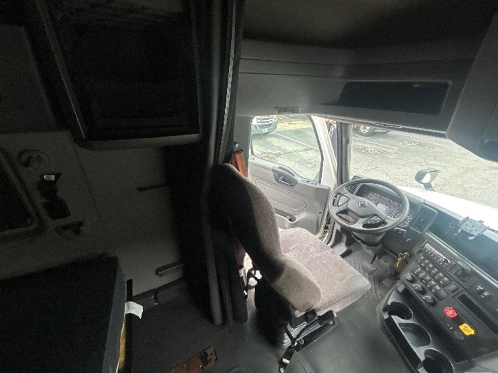 Sleeper Tractor-Heavy Duty Tractors-International-2023-LT625-Pensacola-FL-558,055\n\t\tmiles-$ 50,500 - Image 18