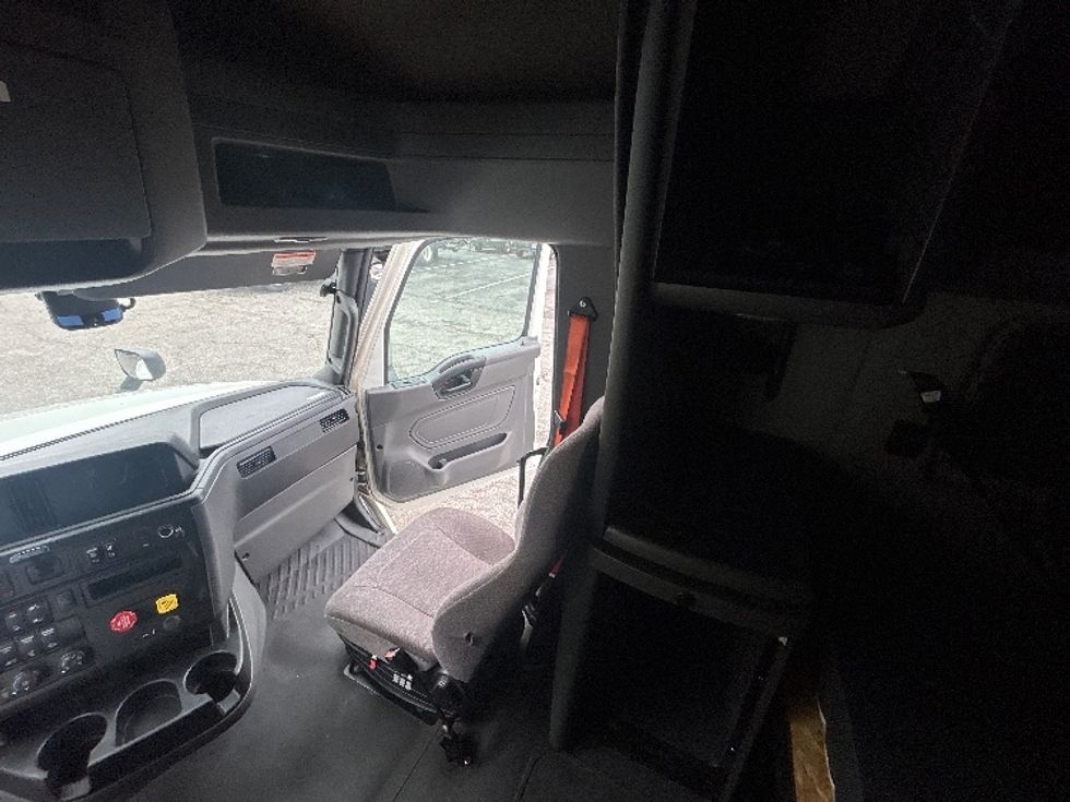 Sleeper Tractor-Heavy Duty Tractors-International-2023-LT625-Pensacola-FL-558,055\n\t\tmiles-$ 50,500 - Image 19