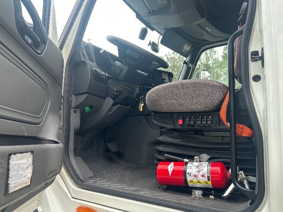 Sleeper Tractor-Heavy Duty Tractors-International-2023-LT625-Pensacola-FL-558,055\n\t\tmiles-$ 50,500 - Image 9