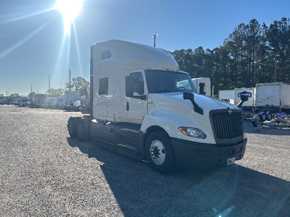 Sleeper Tractor-Heavy Duty Tractors-International-2023-LT625-Pensacola-FL-609,918\n\t\tmiles-$ 45,500 - Image 1