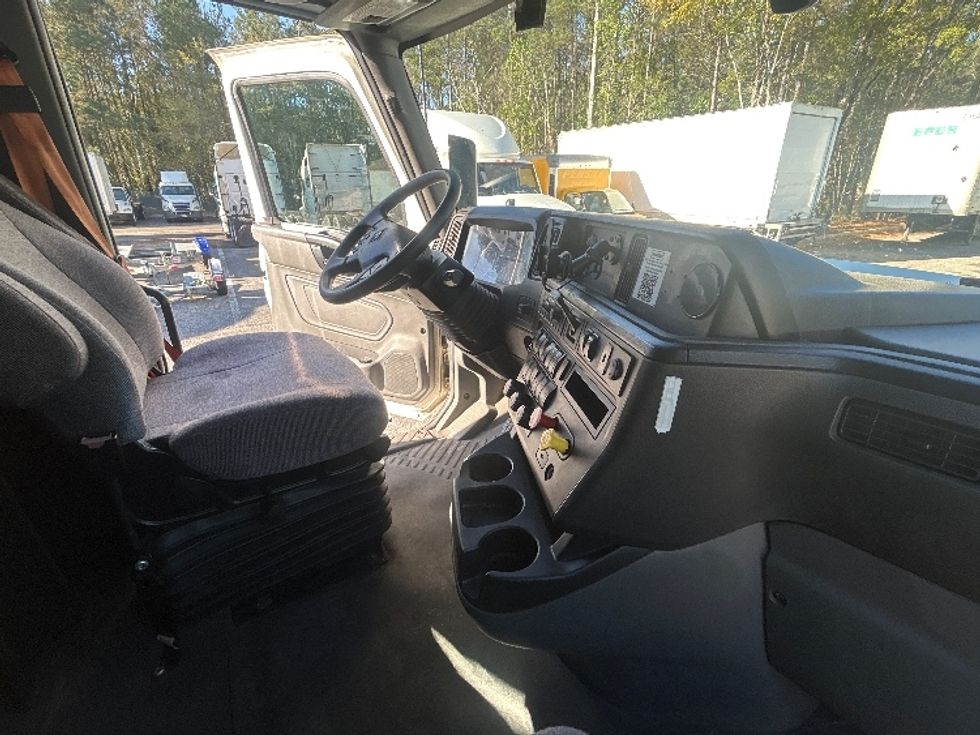 Sleeper Tractor-Heavy Duty Tractors-International-2023-LT625-Pensacola-FL-609,918\n\t\tmiles-$ 45,500 - Image 15