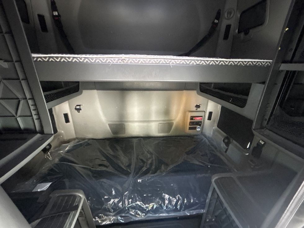 Sleeper Tractor-Heavy Duty Tractors-International-2023-LT625-Pensacola-FL-609,918\n\t\tmiles-$ 45,500 - Image 17