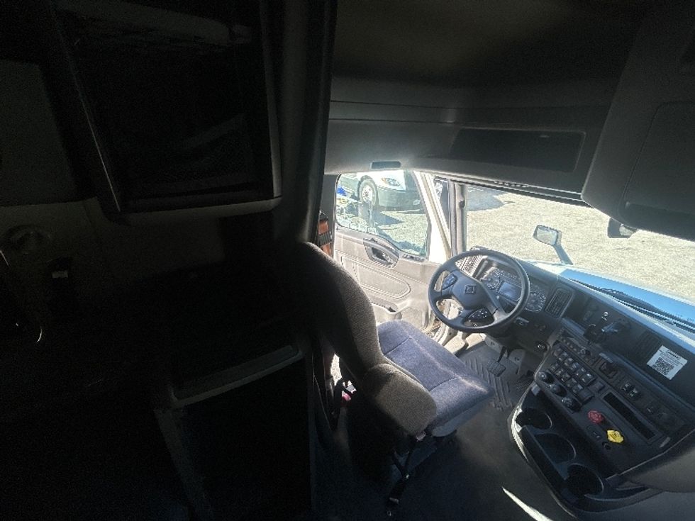 Sleeper Tractor-Heavy Duty Tractors-International-2023-LT625-Pensacola-FL-609,918\n\t\tmiles-$ 45,500 - Image 18