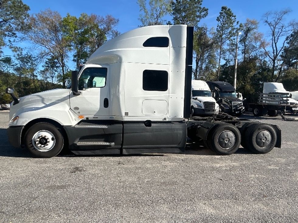 Sleeper Tractor-Heavy Duty Tractors-International-2023-LT625-Pensacola-FL-609,918\n\t\tmiles-$ 45,500 - Image 4