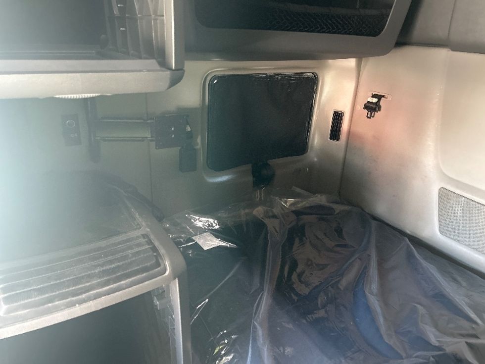 Sleeper Tractor-Heavy Duty Tractors-International-2023-LT625-Pensacola-FL-643,327\n\t\tmiles-$ 42,250 - Image 19