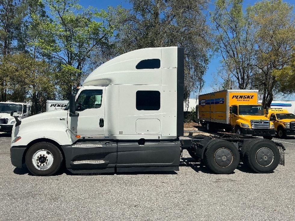Sleeper Tractor-Heavy Duty Tractors-International-2023-LT625-Pensacola-FL-643,327\n\t\tmiles-$ 42,250 - Image 4