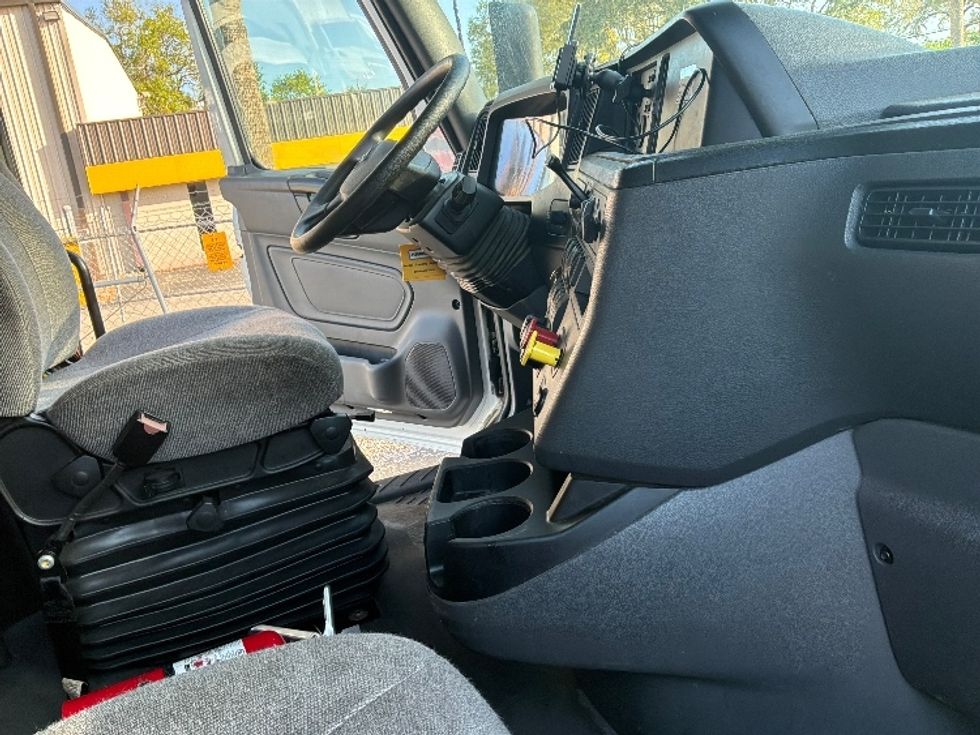 Sleeper Tractor-Heavy Duty Tractors-International-2023-LT625-Pensacola-FL-683,644\n\t\tmiles-$ 38,500 - Image 15