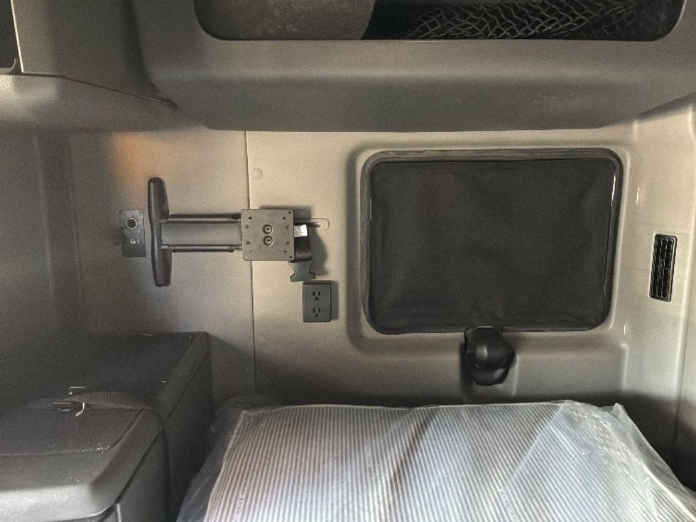 Sleeper Tractor-Heavy Duty Tractors-International-2023-LT625-Pensacola-FL-683,644\n\t\tmiles-$ 38,500 - Image 19