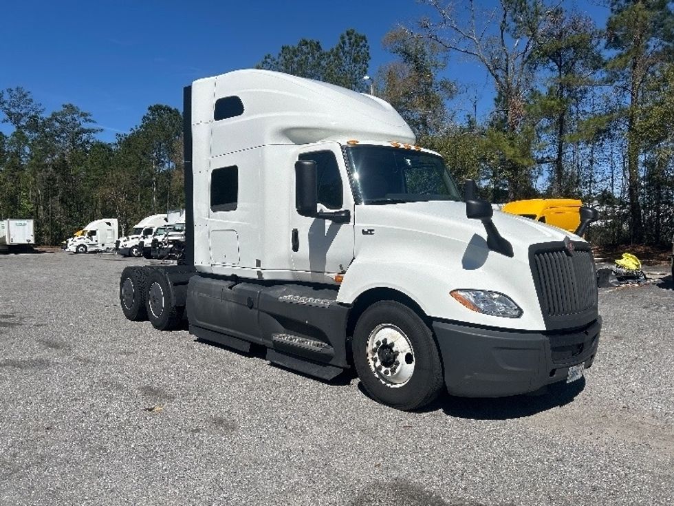Sleeper Tractor-Heavy Duty Tractors-International-2023-LT625-Pensacola-FL-690,871\n\t\tmiles-$ 37,750 - Image 1