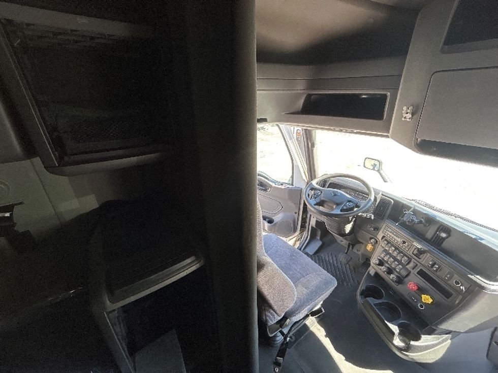 Sleeper Tractor-Heavy Duty Tractors-International-2023-LT625-Pensacola-FL-690,871\n\t\tmiles-$ 37,750 - Image 18