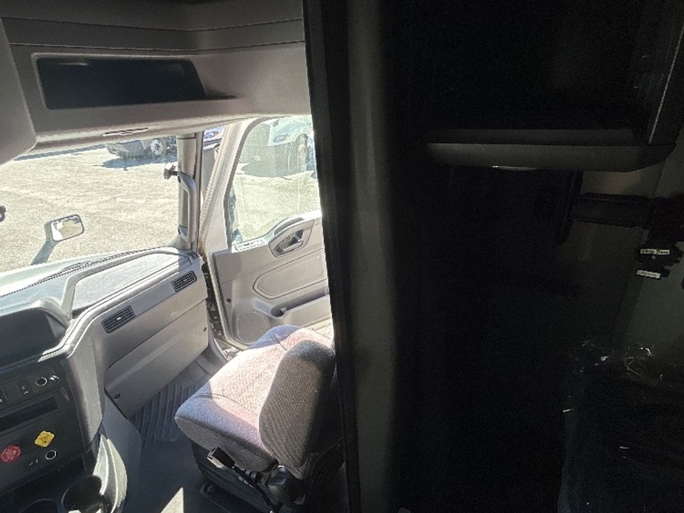 Sleeper Tractor-Heavy Duty Tractors-International-2023-LT625-Pensacola-FL-690,871\n\t\tmiles-$ 37,750 - Image 19