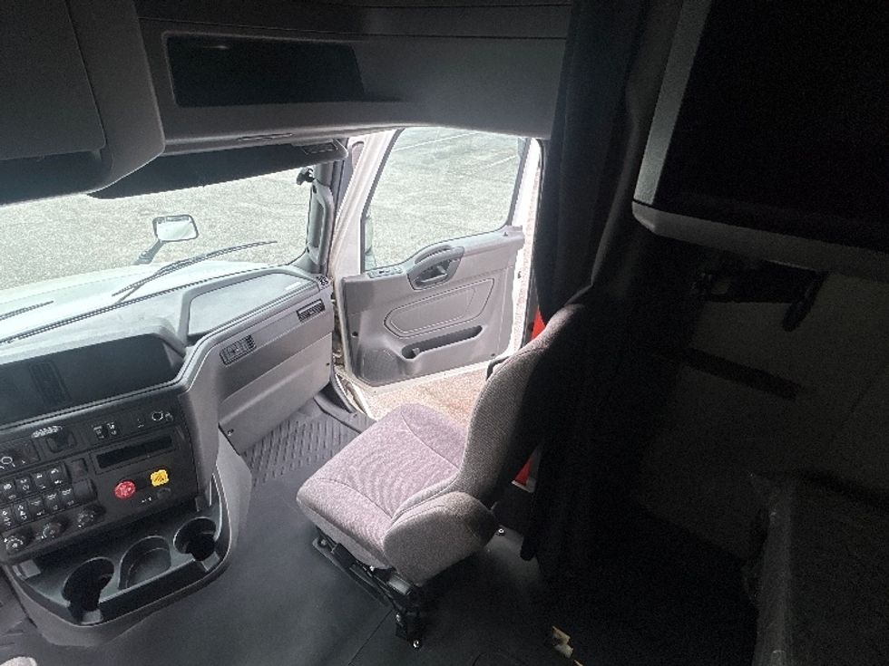 Sleeper Tractor-Heavy Duty Tractors-International-2023-LT625-Pensacola-FL-709,480\n\t\tmiles-$ 36,000 - Image 19