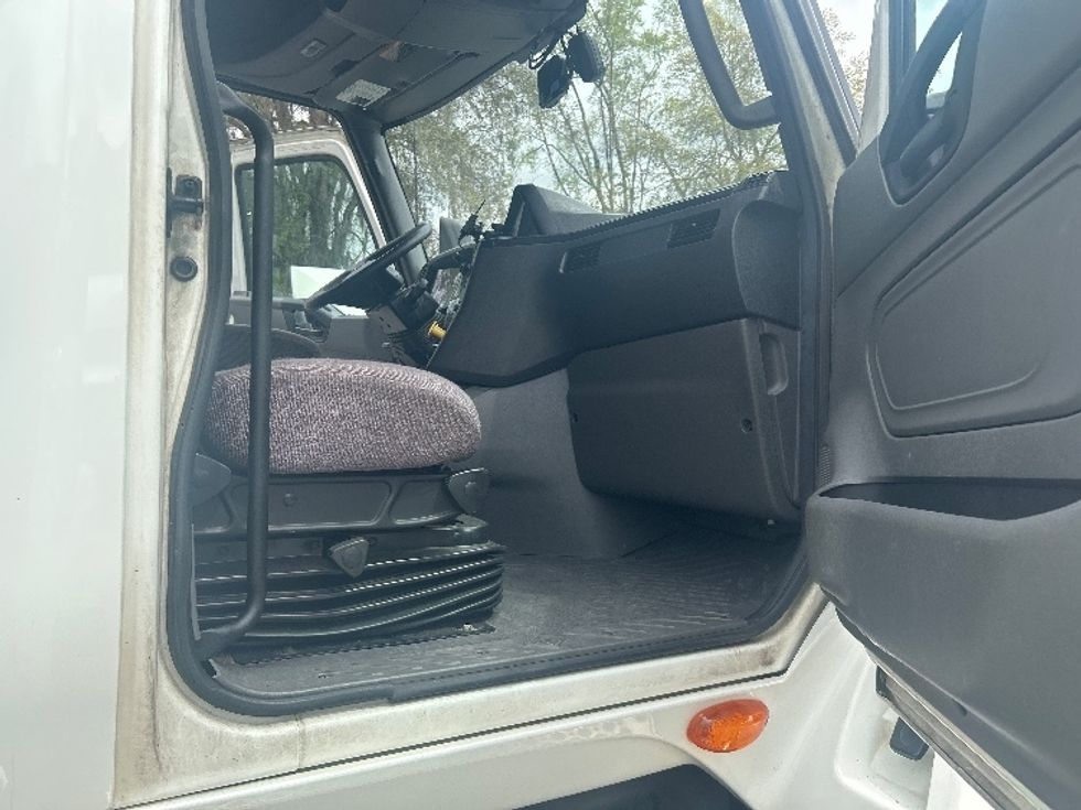 Sleeper Tractor-Heavy Duty Tractors-International-2023-LT625-Pensacola-FL-715,530\n\t\tmiles-$ 35,500 - Image 13