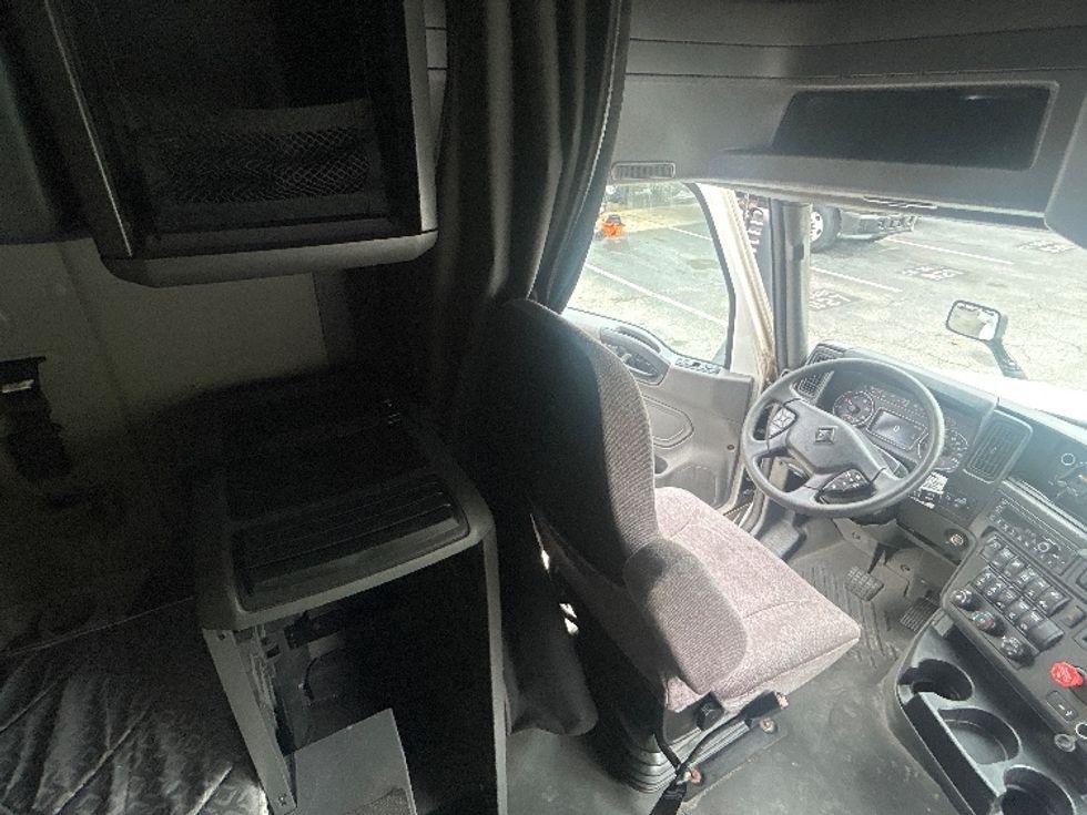 Sleeper Tractor-Heavy Duty Tractors-International-2023-LT625-Pensacola-FL-715,530\n\t\tmiles-$ 35,500 - Image 18