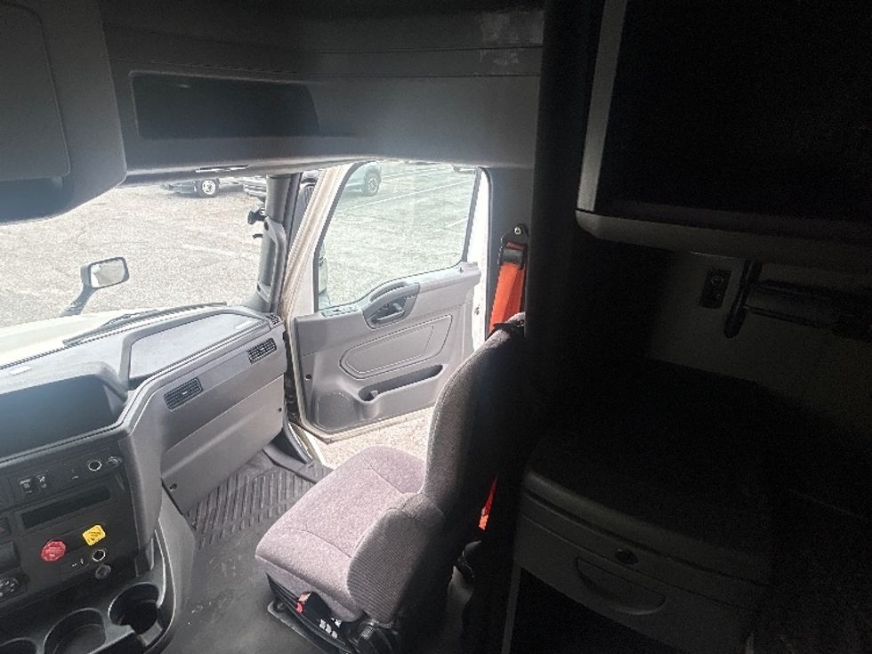 Sleeper Tractor-Heavy Duty Tractors-International-2023-LT625-Pensacola-FL-715,530\n\t\tmiles-$ 35,500 - Image 19