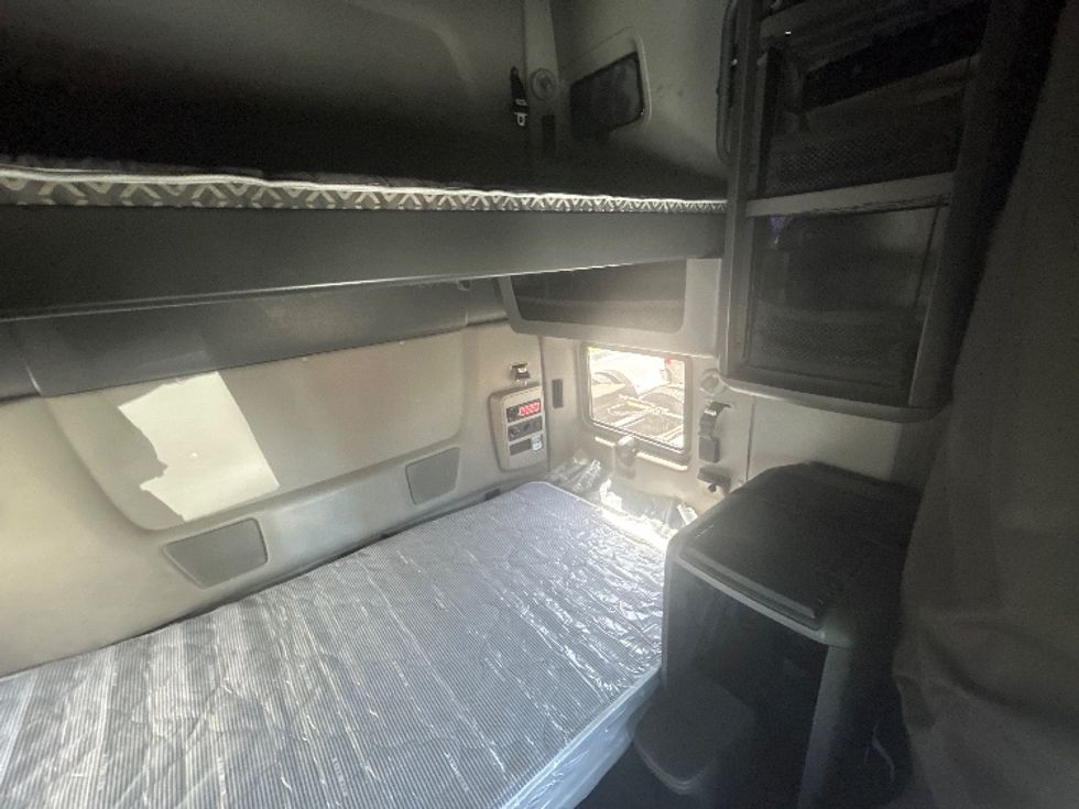 Sleeper Tractor-Heavy Duty Tractors-International-2023-LT625-Pensacola-FL-730,756\n\t\tmiles-$ 34,000 - Image 18