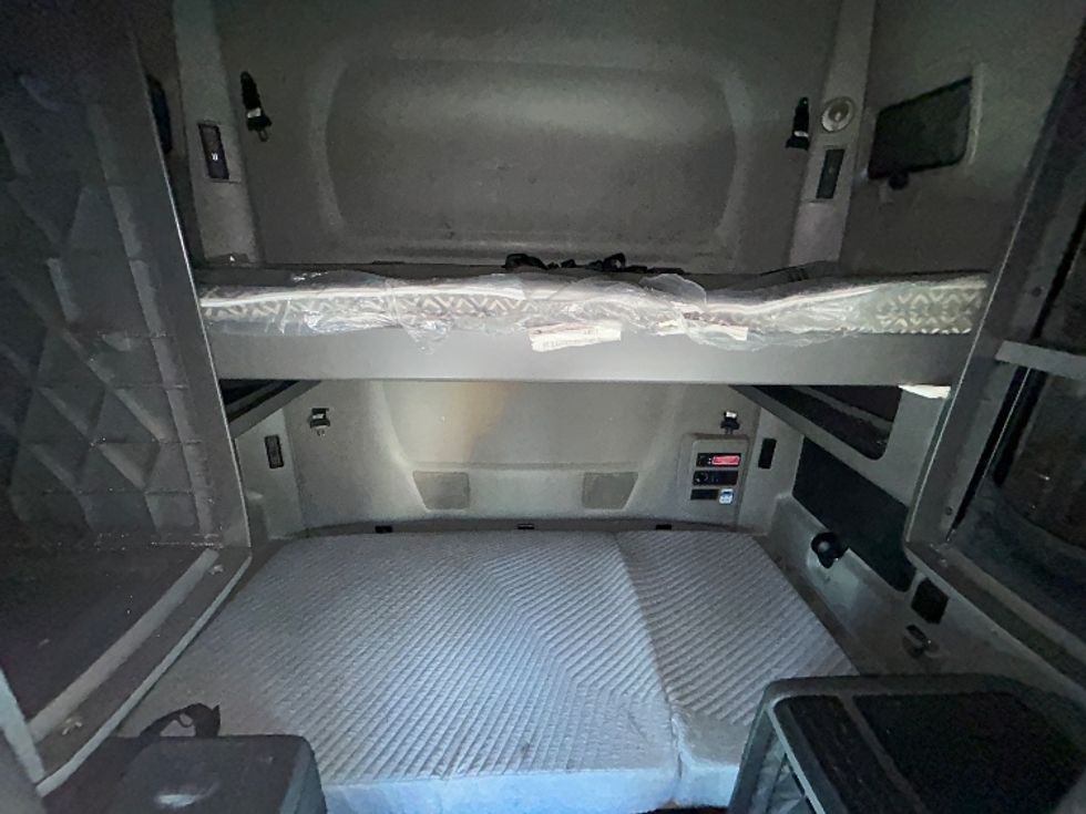 Sleeper Tractor-Heavy Duty Tractors-International-2023-LT625-Pensacola-FL-770,154\n\t\tmiles-$ 34,000 - Image 16