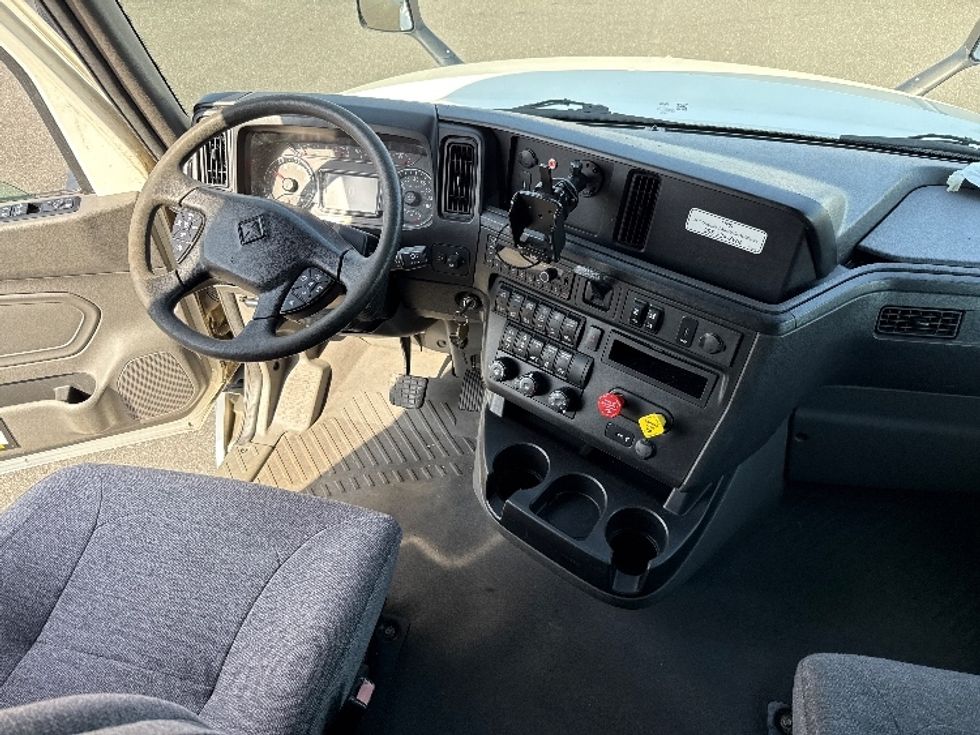 Sleeper Tractor-Heavy Duty Tractors-International-2023-LT625-Philadelphia-PA-577,237\n\t\tmiles-$ 48,500 - Image 12