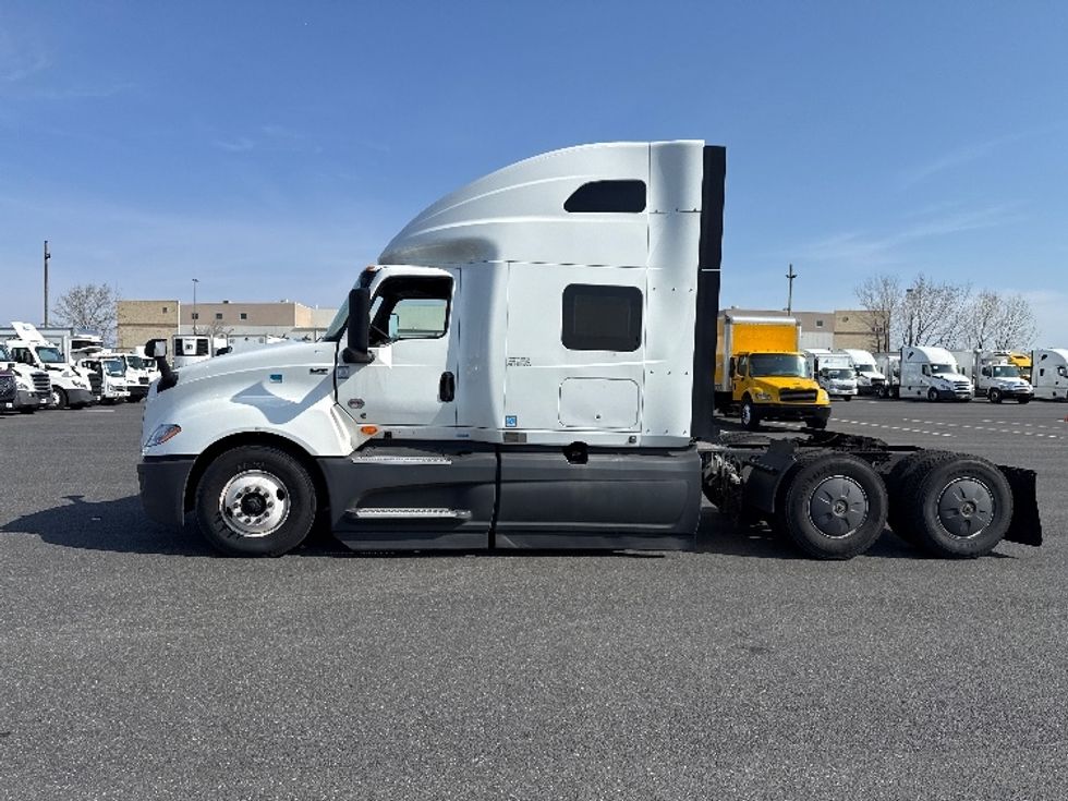 Sleeper Tractor-Heavy Duty Tractors-International-2023-LT625-Philadelphia-PA-577,237\n\t\tmiles-$ 48,500 - Image 4