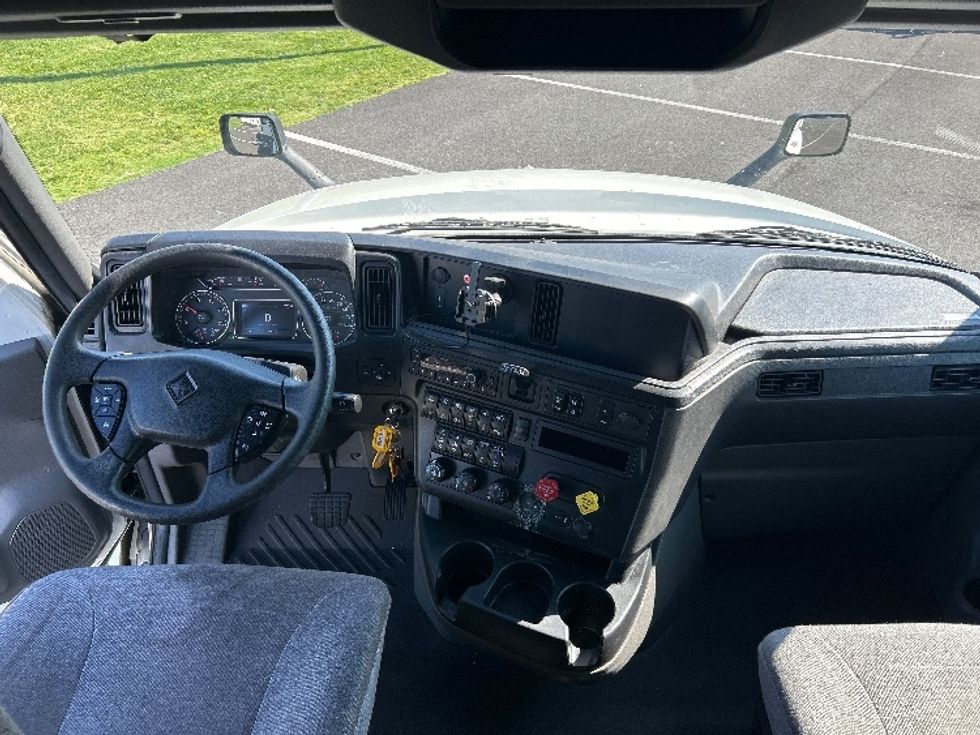 Sleeper Tractor-Heavy Duty Tractors-International-2023-LT625-Philadelphia-PA-721,830\n\t\tmiles-$ 42,000 - Image 12