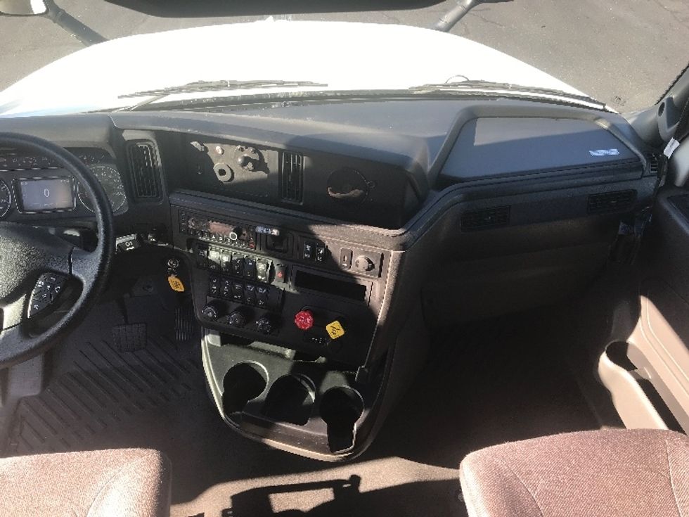 Sleeper Tractor-Heavy Duty Tractors-International-2023-LT625-Phoenix-AZ-495,000\n\t\tmiles-$ 61,250 - Image 12