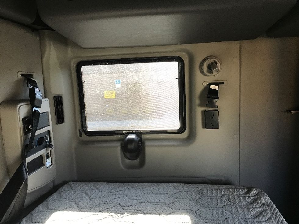 Sleeper Tractor-Heavy Duty Tractors-International-2023-LT625-Phoenix-AZ-495,000\n\t\tmiles-$ 61,250 - Image 18